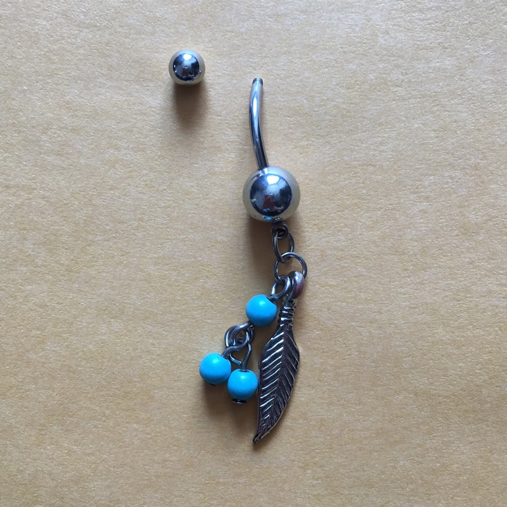 Feather dangle belly ring - Picture 3 of 3